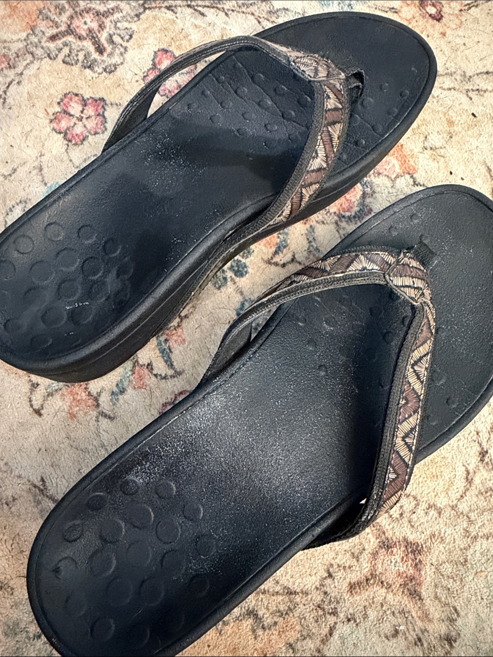 Vionic Black Flip Flop Sandals with Brown Patterned Straps